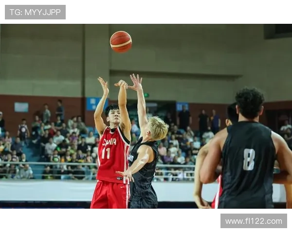 中国U19男篮险胜美国队以12胜3负收官 张博源19分引领双杀胜利